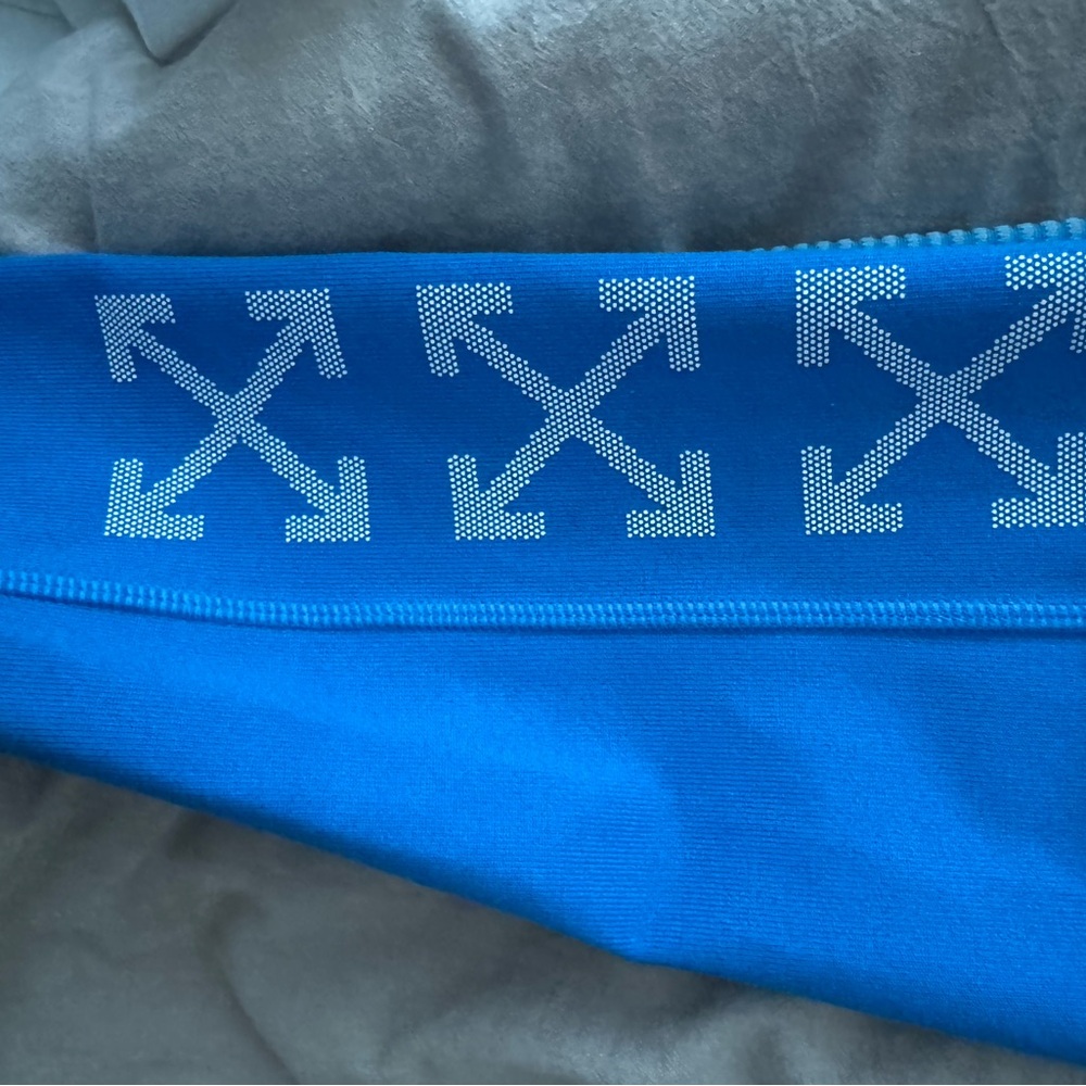 Off-White Set - Picture 9 of 12
